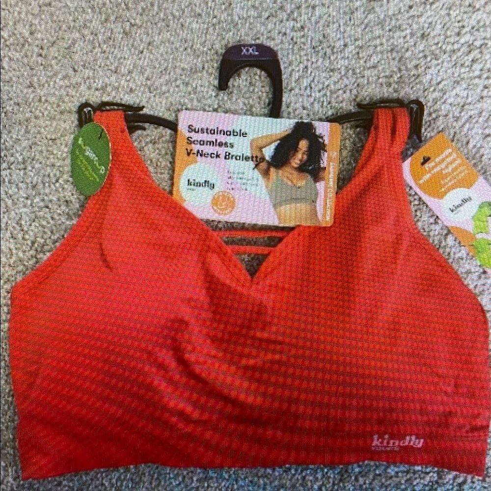 Vibrant Red Scoop Neck Sports Bra with Wide Straps